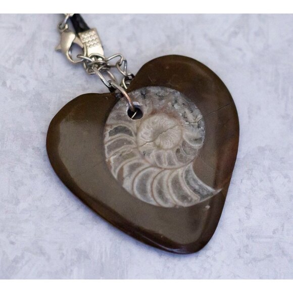 18 inch, Vintage Brown Heart Stone Pendant Necklace | CA1 - Picture 1 of 3